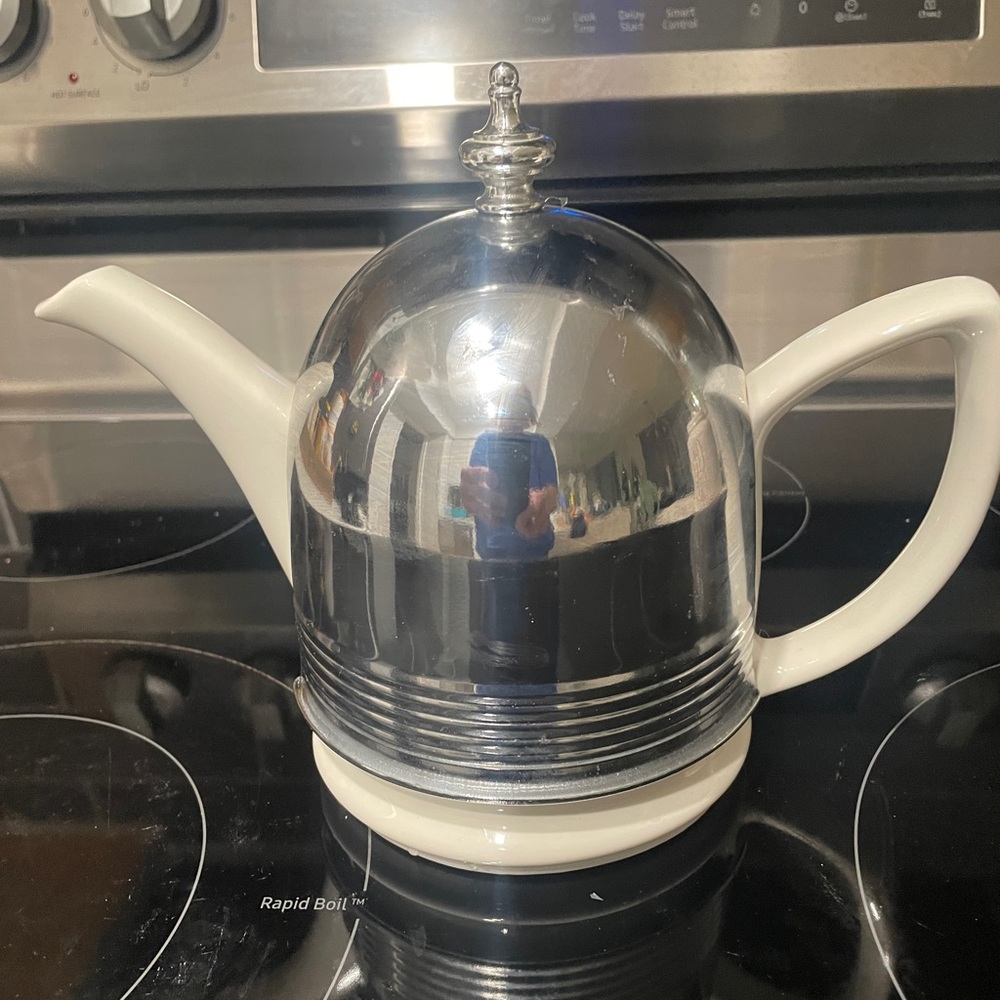 Forman Family by HALL CHINA Teapot with Cozy.